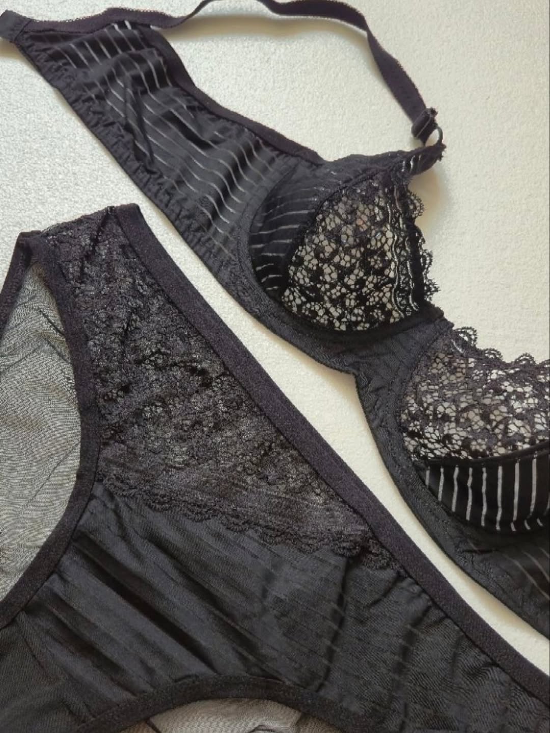 ست شورت و سوتین توری مشکی قواره دار سایز ۷۵/۸۰/۸۵/۹۰